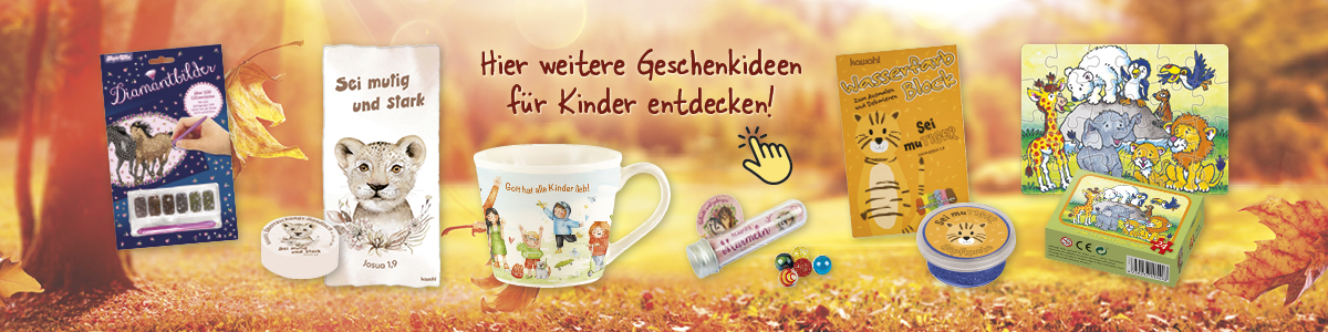 Banner mit verschiedenen Geschenken für Kinder, darunter ein Tasse, Puzzle, Notizblock und weitere Artikel in herbstlicher Atmosphäre.