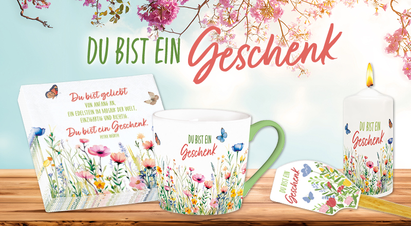 Banner mit floralen Servietten, Tasse, Teigschaber und Kerze, der Text: "Du bist ein Geschenk"