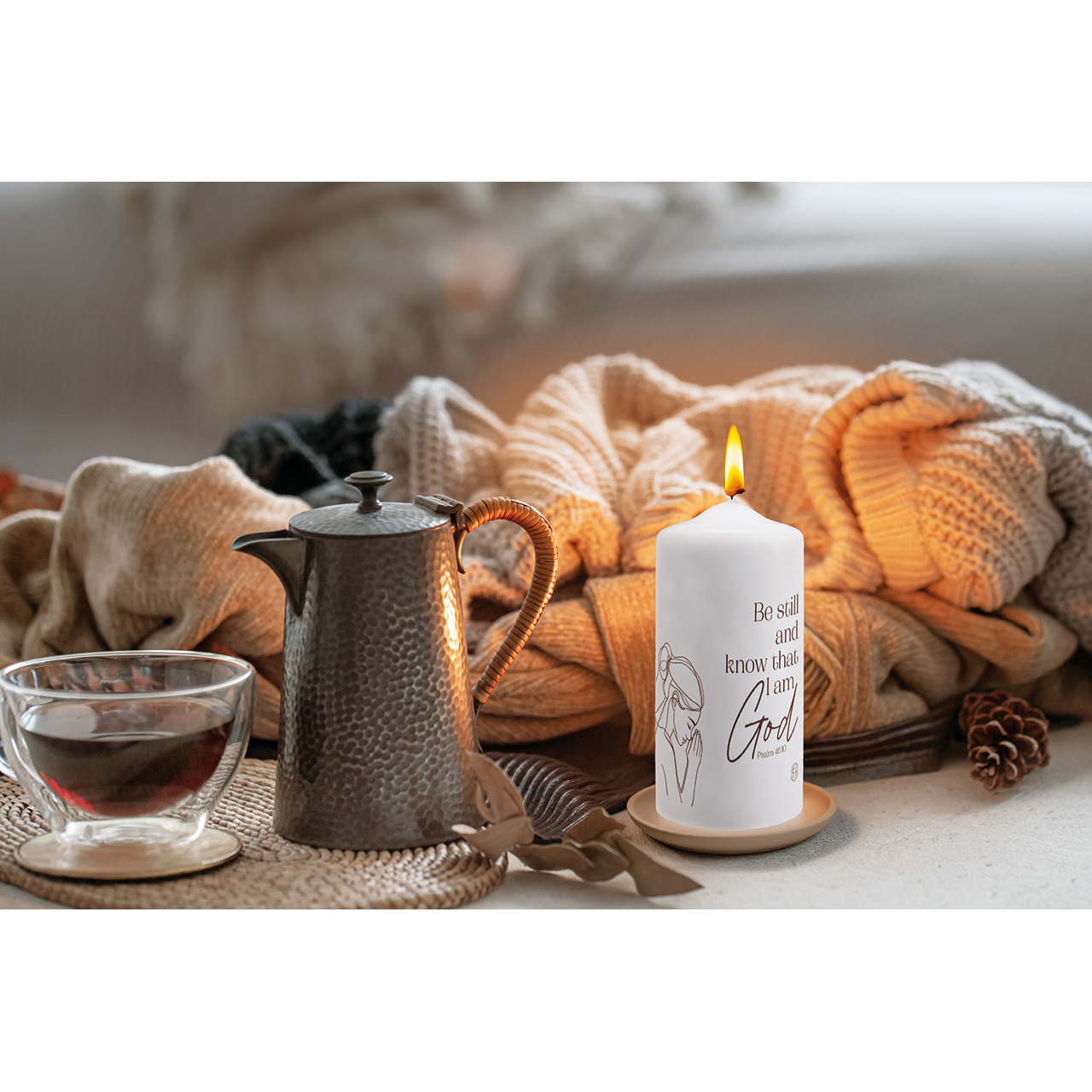 Kerze - Be still and know that I am God - Lineart betende Frau