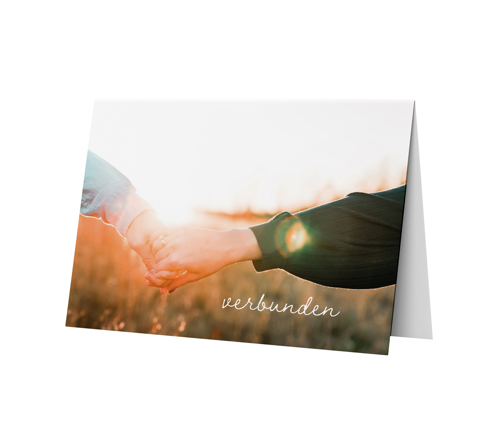 Grußkarte - Faltkarte 'verbunden' - Hände Wiese