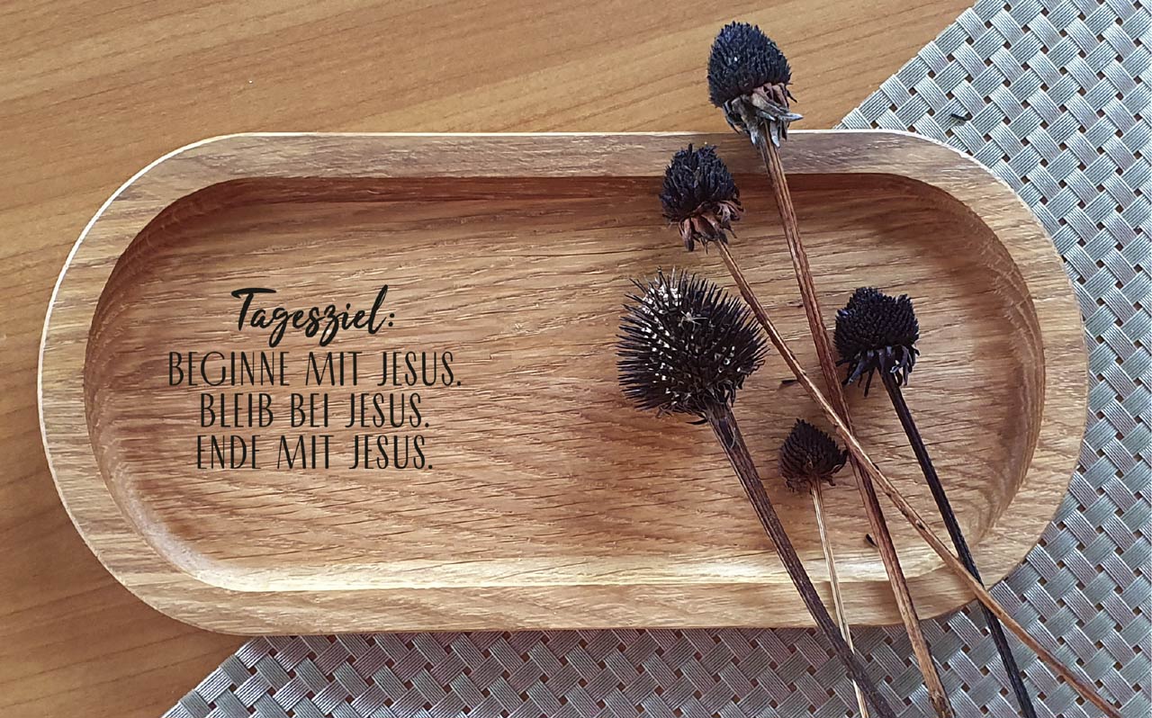 Dekoration - Holztablett "Beginne mit Jesus"
