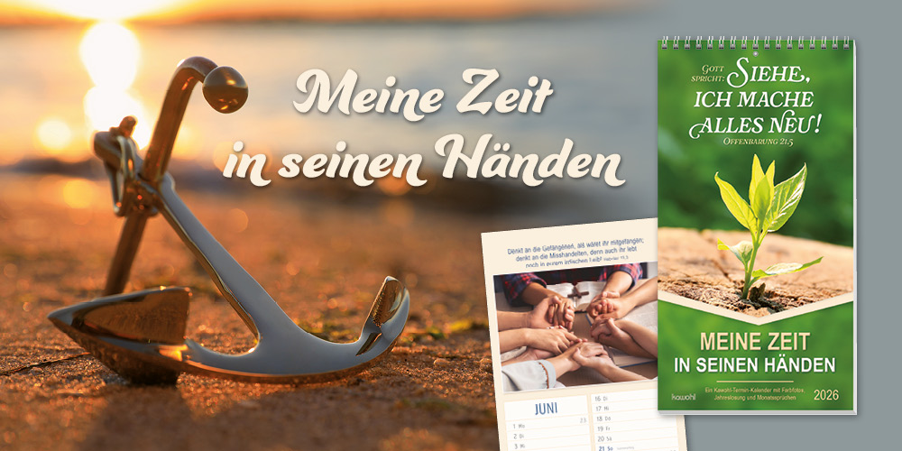Ein Anker im Sand, daneben der Kalender Meine Zeit in seinen Händen und eine Innenabbildung mit Handmotiv ist sichtbar.