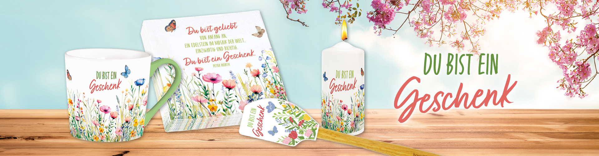 Banner mit buntem Blumenmotiv auf Tassen, Servietten und Kerzenvor blauem Hintergrund. Text: Du bist ein Geschenk