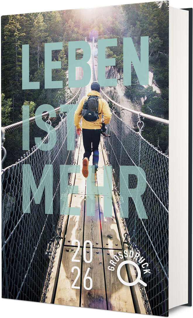 Buch - Leben ist mehr 2026 - Großdruck - Mann Hängebrücke