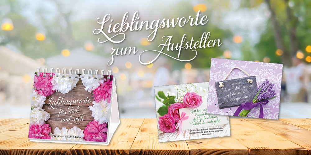 Dekoratives Aufstellbuch "Lieblingsworte für dich und mich" mit Blumenmuster, umgeben von Postkarten mit inspirierenden Sprüchen. Text: Lieblingsworte zum Aufstellen.