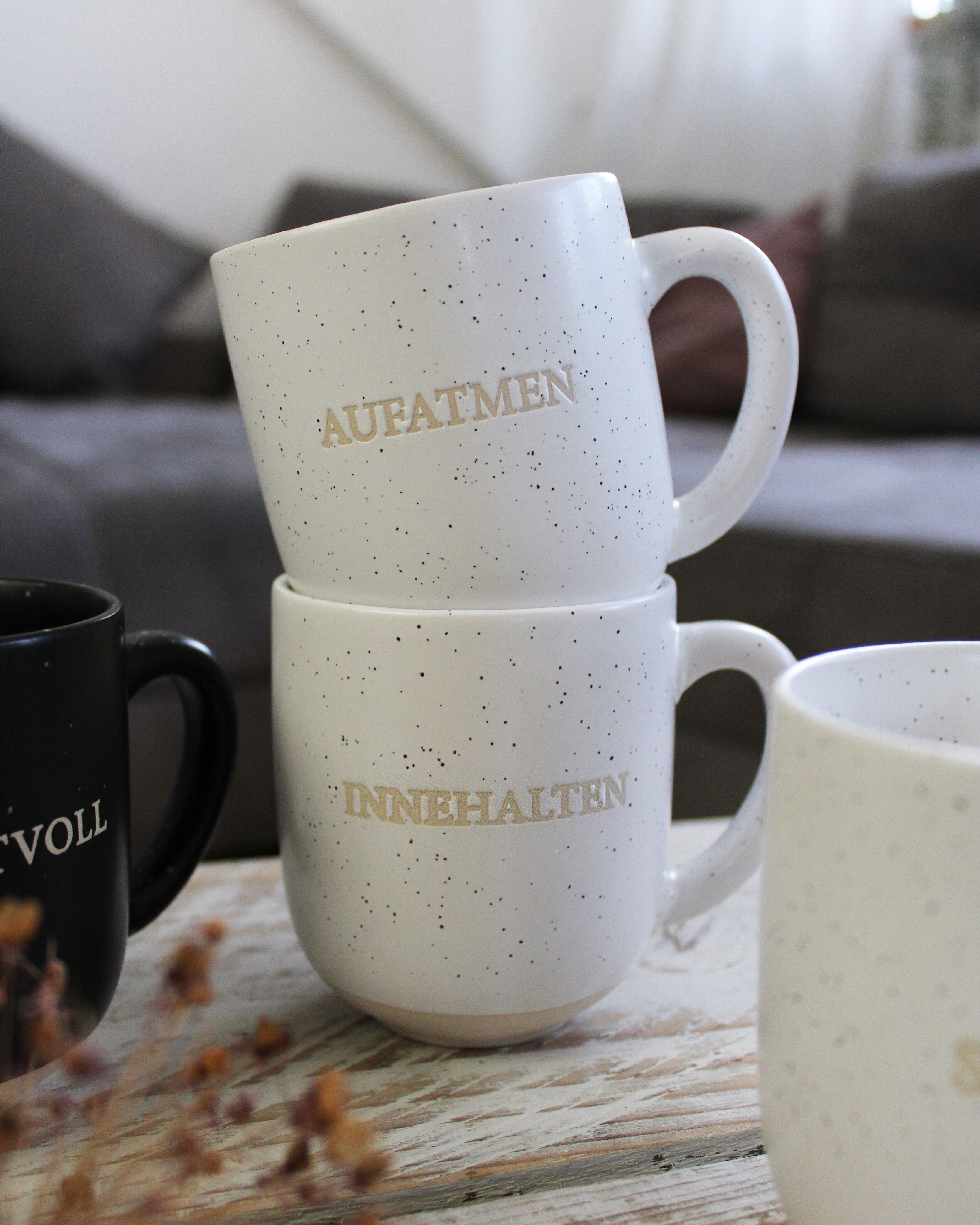 Tasse - INNEHALTEN