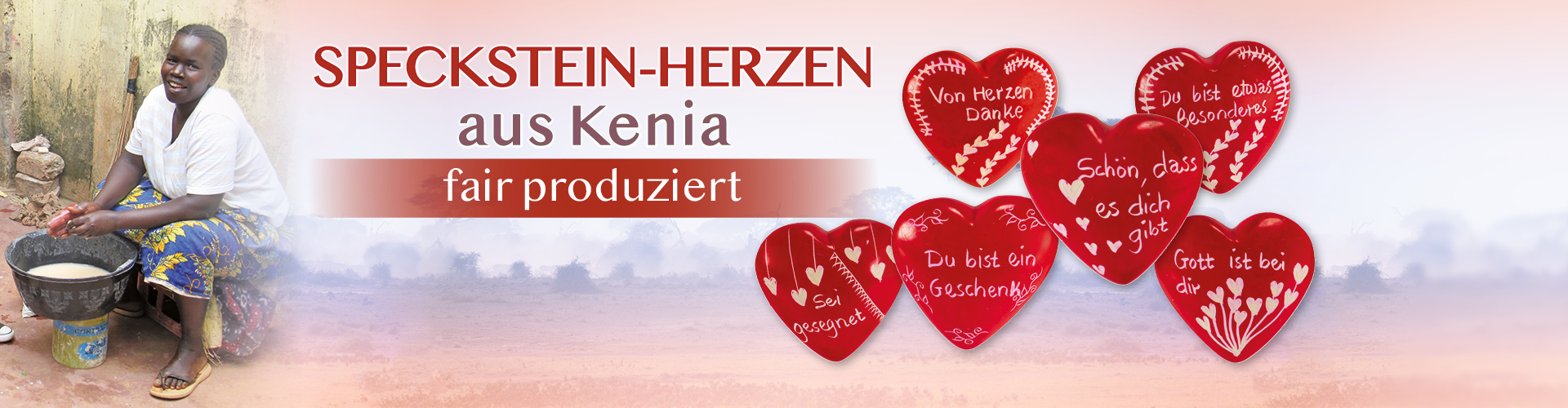 Banner mit roten Speckstein-Herzen aus Kenia, eine Frau arbeitet daneben. Text: „Speckstein-Herzen aus Kenia, fair produziert“.