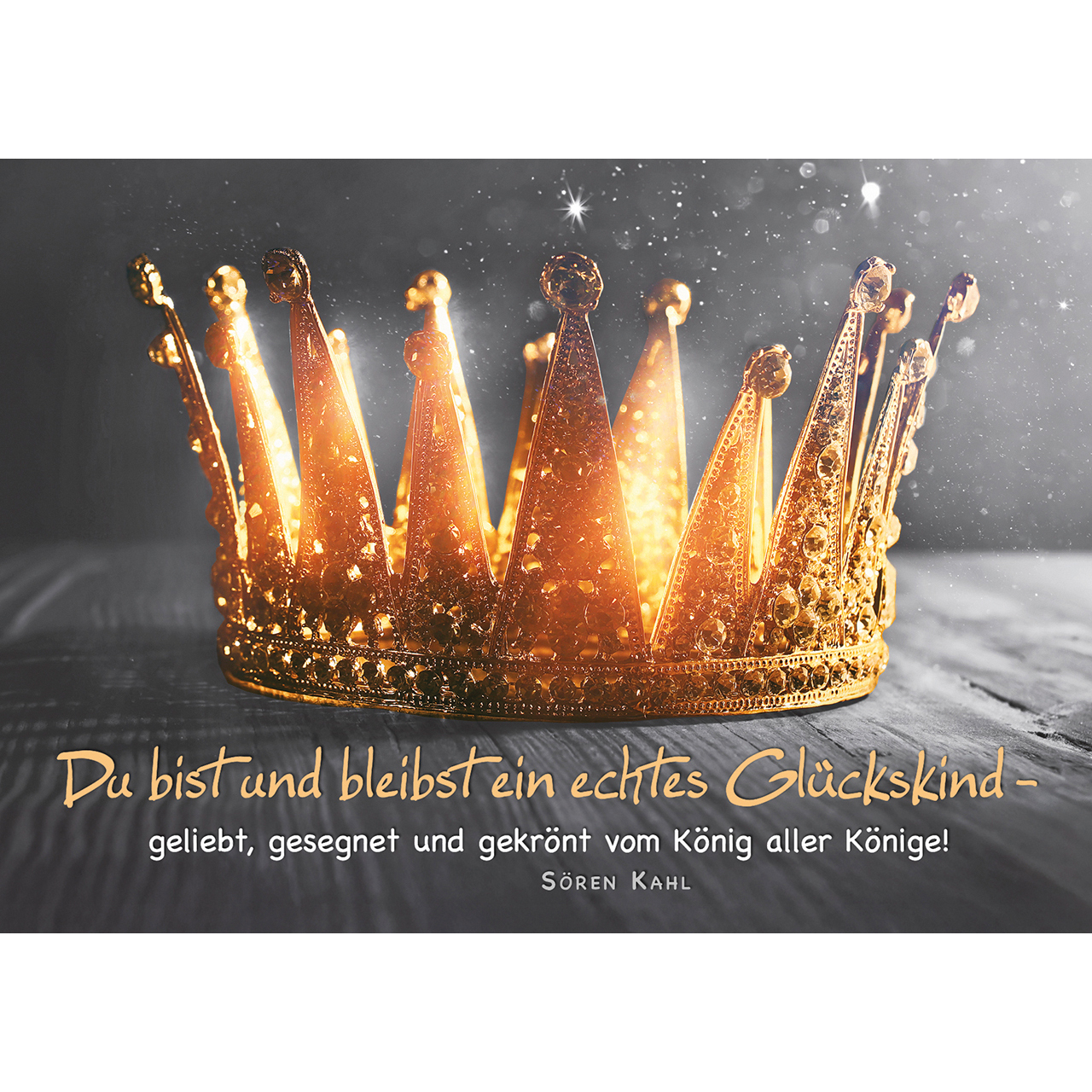 Postkarten - Du bist und bleibst ein echtes Glückskind - Krone Holztisch leuchtend