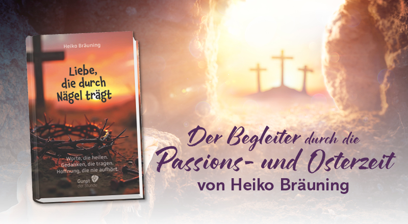 Buch über die Oster- und Passionszeit auf geöffnetem Grab von Jesus, mit drei Kreuzen im Hintergrund, Text: Der Begleiter durch die Oster- und Passionszeit.