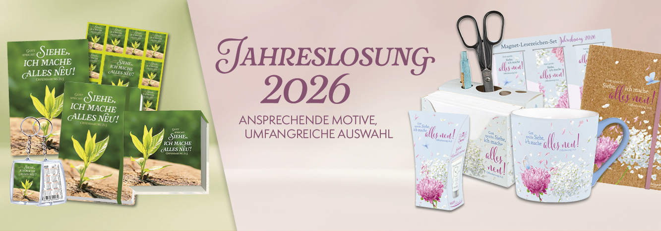 Bunte Produkte zur Jahreslosung 2026: Kalender, Tasse und Notizbuch mit inspirierenden Motiven und Bibelversen.