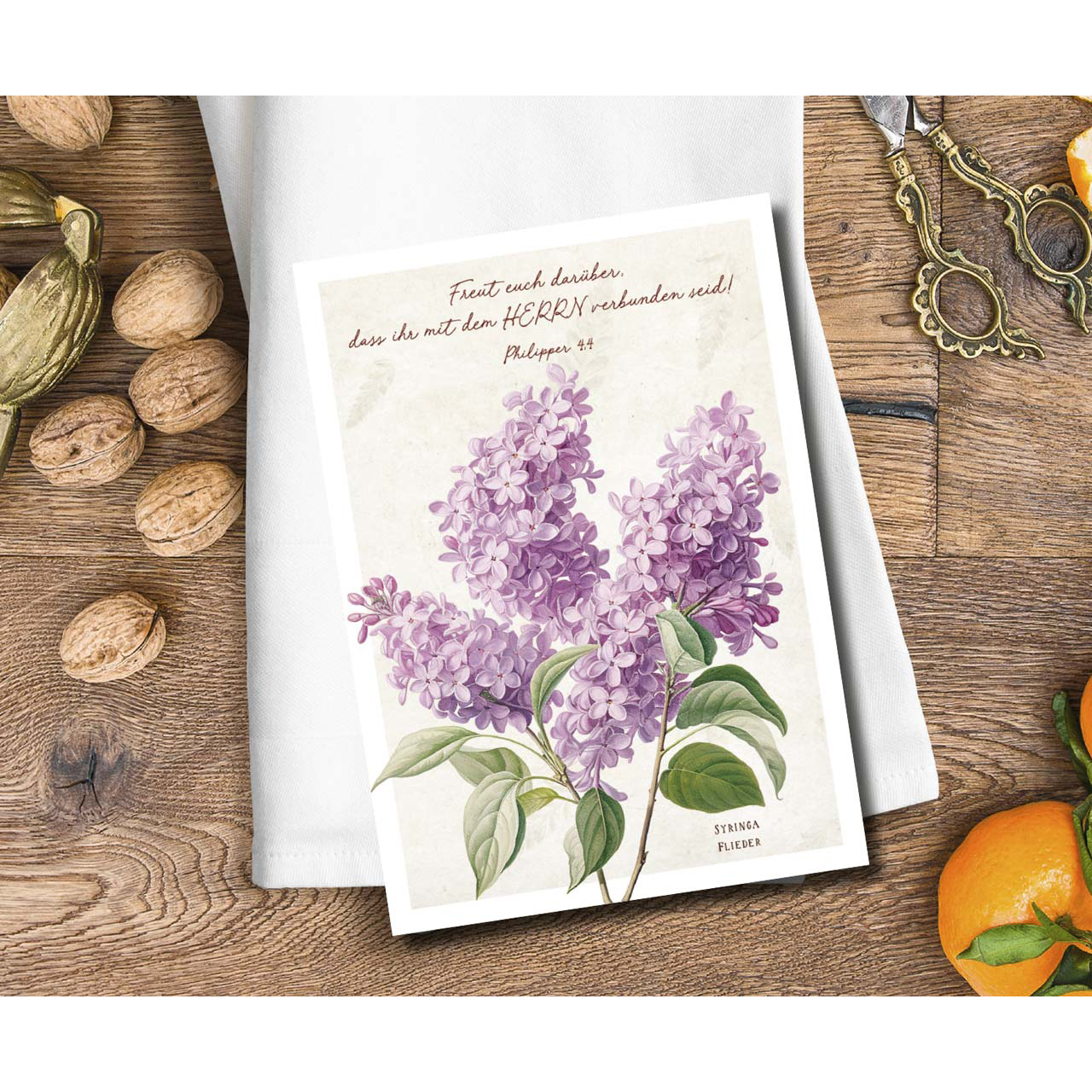 Postkarten - Postkarte 'Freut euch darüber, dass ihr mit dem HERRN verbunden seid! Philipper  - Nüsse Nussknacker Blumen Blätter Flieder  Orange Schere Tisch