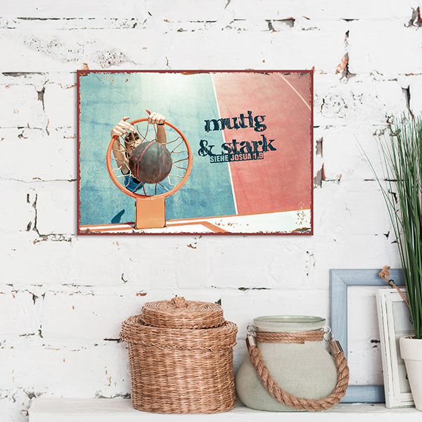 Wanddekoration - Metallschild 'mutig & stark Josua 1,9' (Basketball) - Mensch Hände Ball Baketballkorb