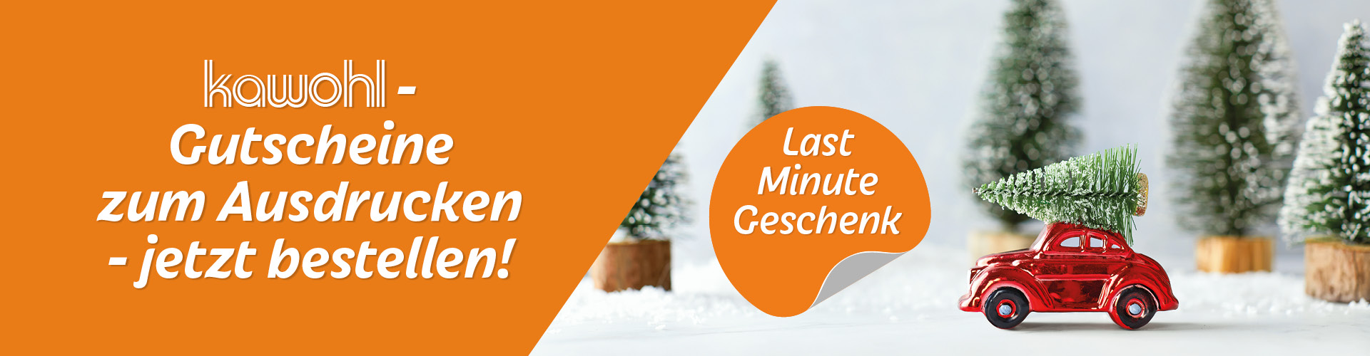 Rotes Spielzeugauto mit Tannenbaum vor Winterlandschaft mit Tannen. Text: Last-Minute Geschenk. Gutscheine zum Ausdrucken!